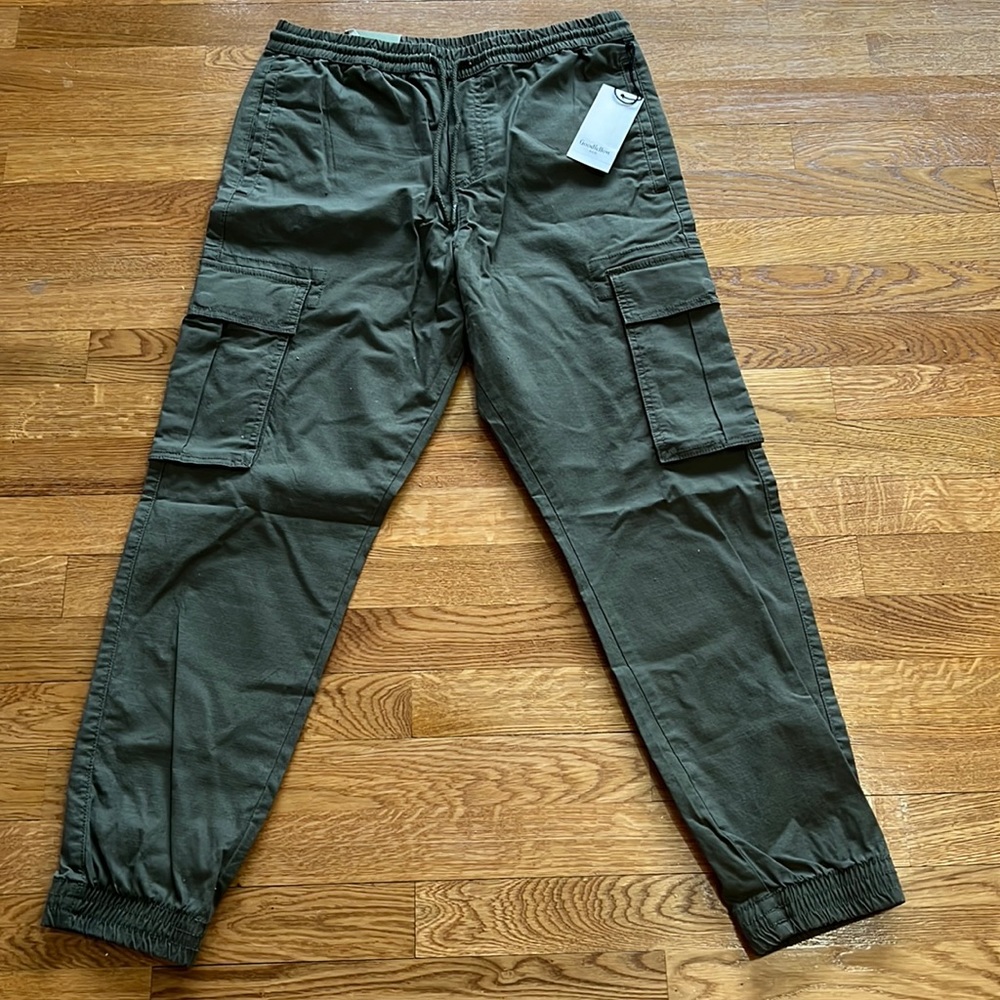 Men’s green joggers